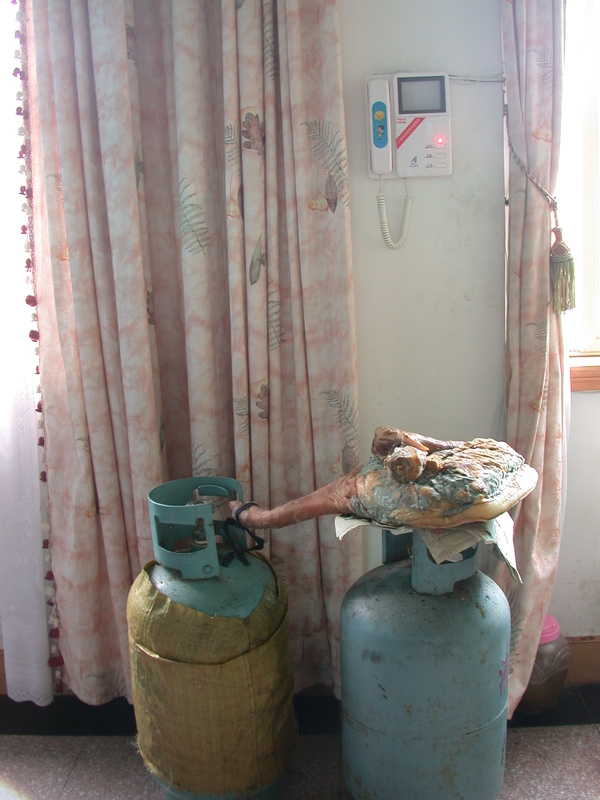 Dining room, intercom, ham, gas container Dining room, intercom, ham, gas container