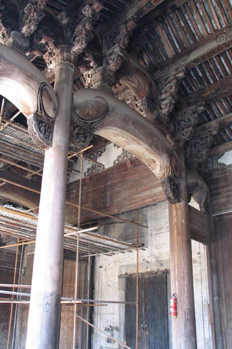 pillars and beam, front hall