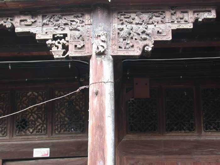 Lower story middle bracket -- west side