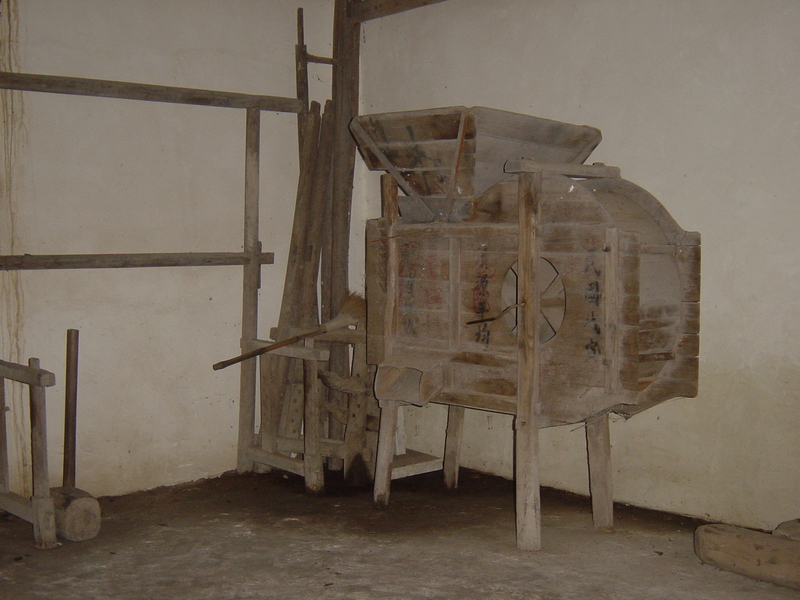 Rice Grinder in the grainery house 3