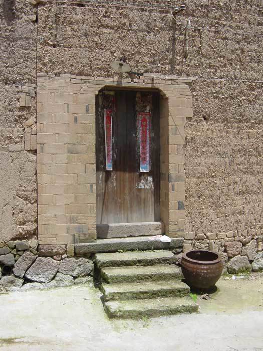 Doorway of stone set in waddewall.jpg