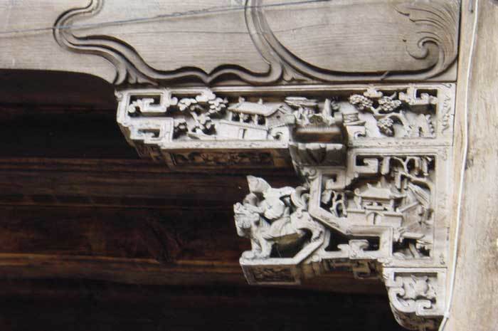 Carved bracket of the 2nd pillar on the left-hand side03