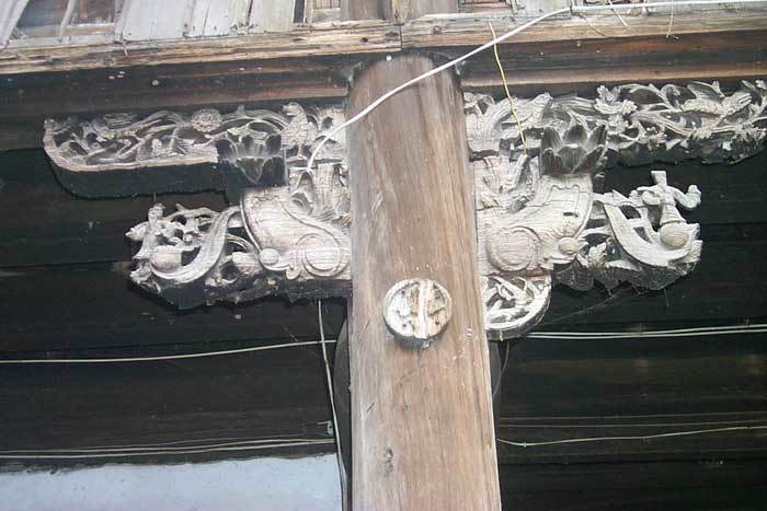 Bracket on the left-hand side of the hall