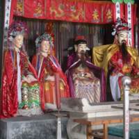 City God parents in the middle accompanied by City God and his wife