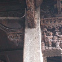 Bracket on the right center