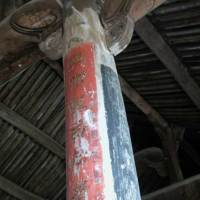 A pillar and its brackets on the right-hand side of the main hall