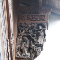 Bracket on the northeastern corner