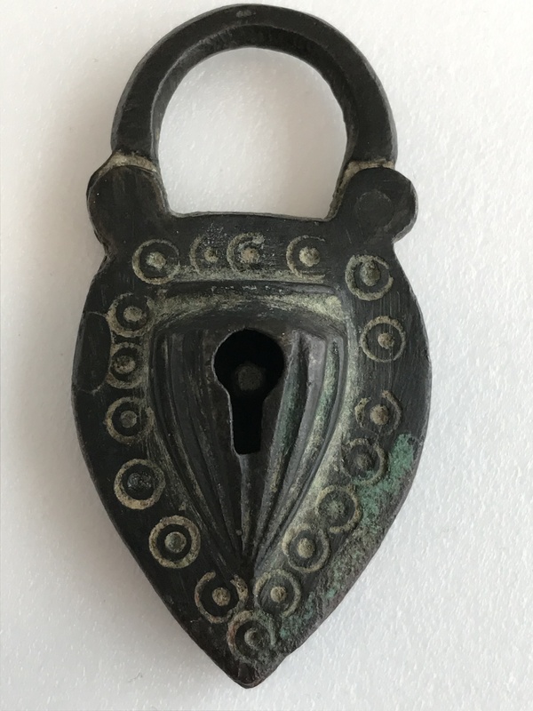 Oval Lock .jpg