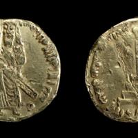 Umayyad dinar (the standing Caliph)
