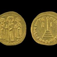 Umayyad dinar in imitation of a Byzantine solidus of Emperor Herakleios