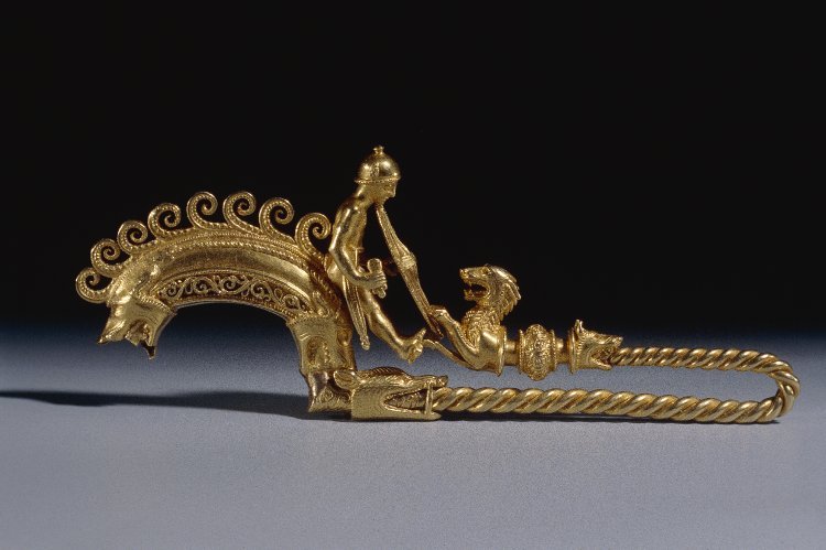 braganza.brooch.jpg