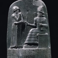 Milkau_Oberer_Teil_der_Stele_mit_dem_Text_von_Hammurapis_Gesetzescode_369-2.jpg
