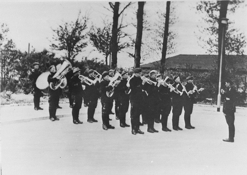 prisoner orchestra buchenwald.jpeg