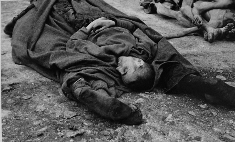 Corpses lie in Buchewald.jpeg Corpses lie in Buchewald.jpeg