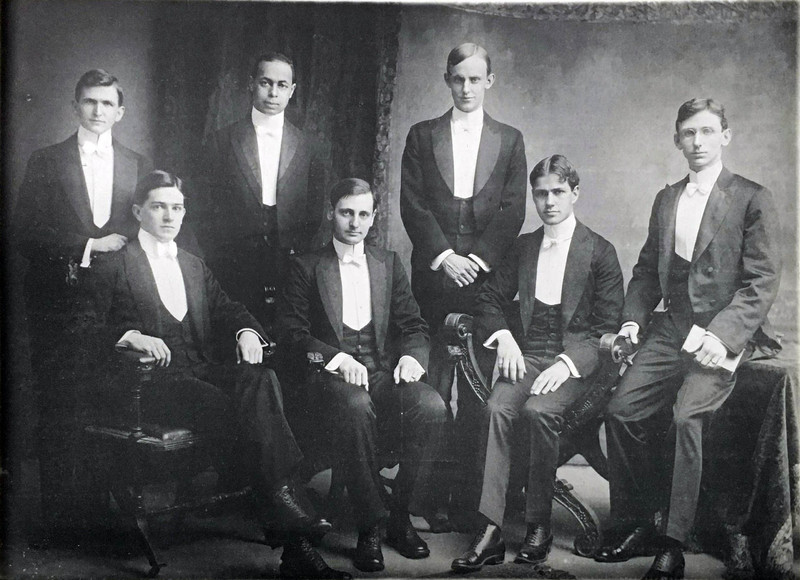 Harvard Album 1901.jpg