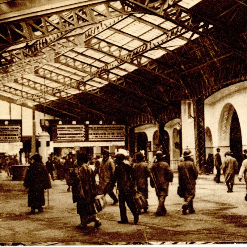 https://s3.amazonaws.com/tokyovisualdatabase/P.Ueno.UenoStation.4.001.jpg