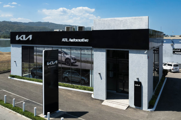 Kia-West-showroom