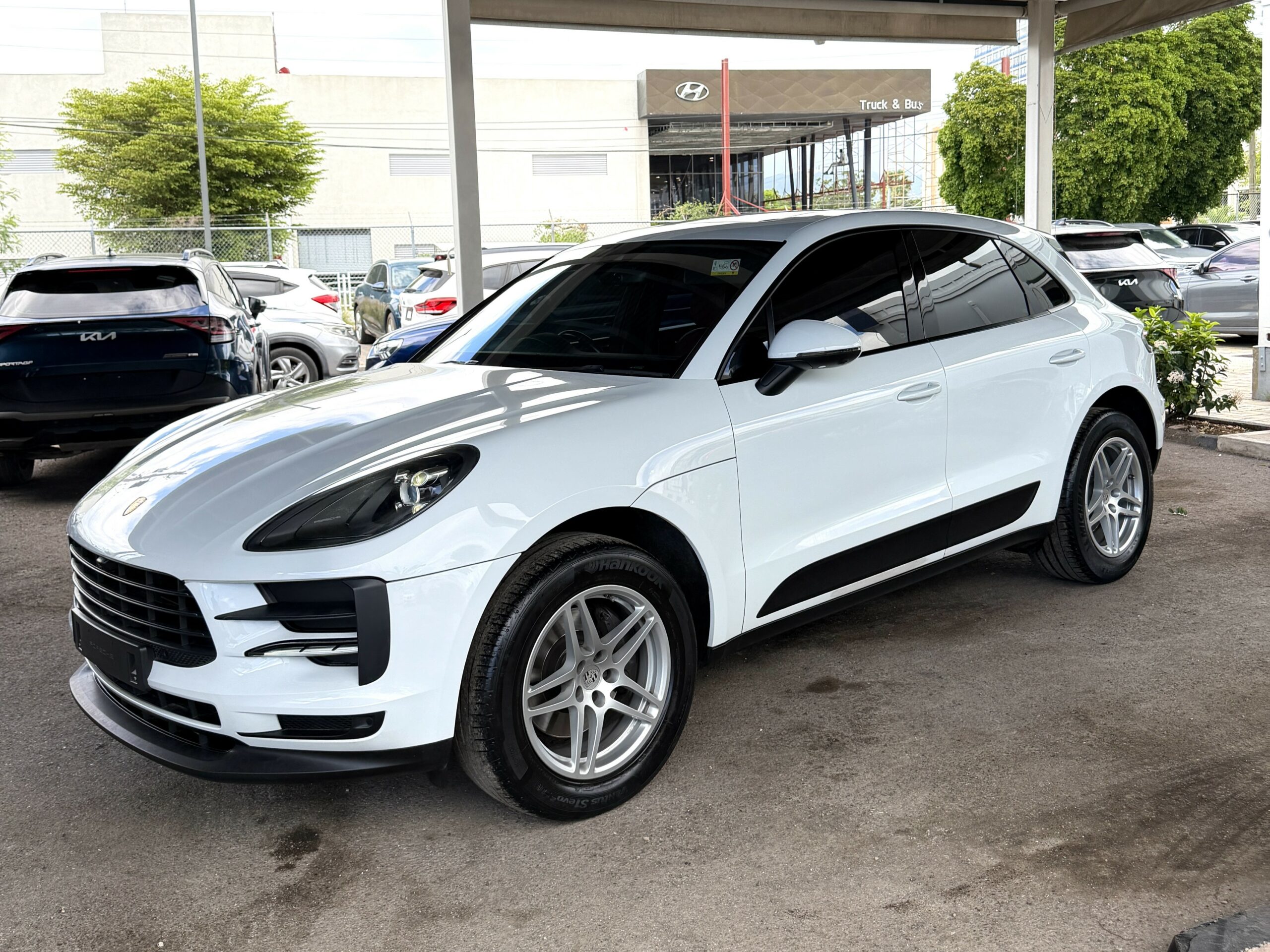 2021 PORSCHE MACAN