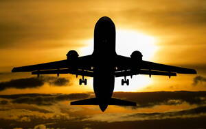 Vuelo organizado por agencia de viaje.