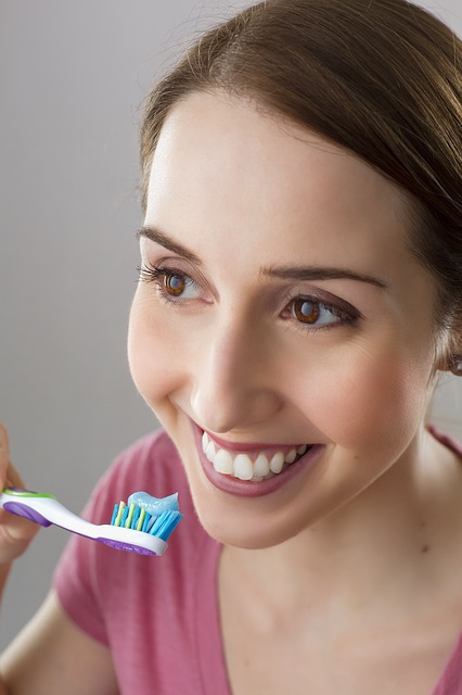 woman brushing her teeth