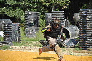 guy playing speedball paintball