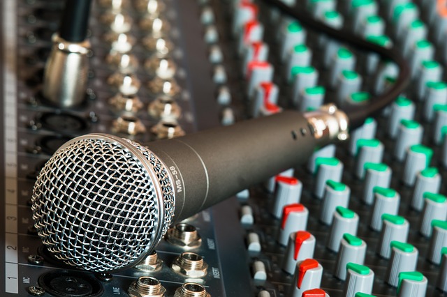 renting microphone and speakers from the best audio and video suppliers