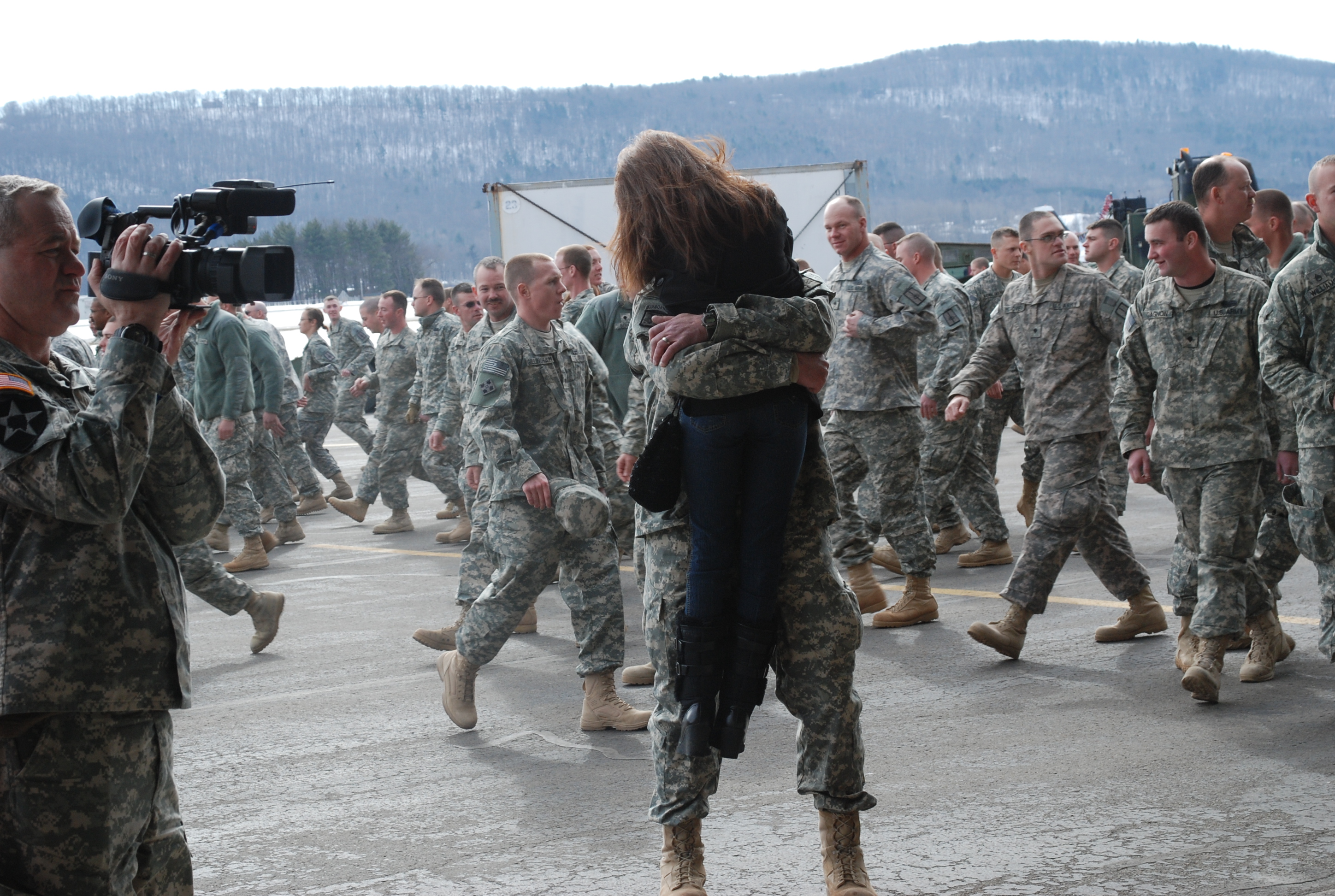 400 free Thanksgiving dinners mean more than full bellies to local military  - WTOP News, image size:2896x1944