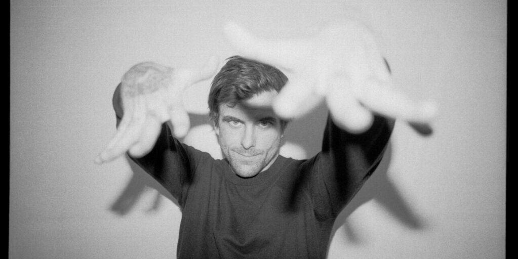 ANTHONY GREEN W/ Queen of Jeans + Snoozer Banner