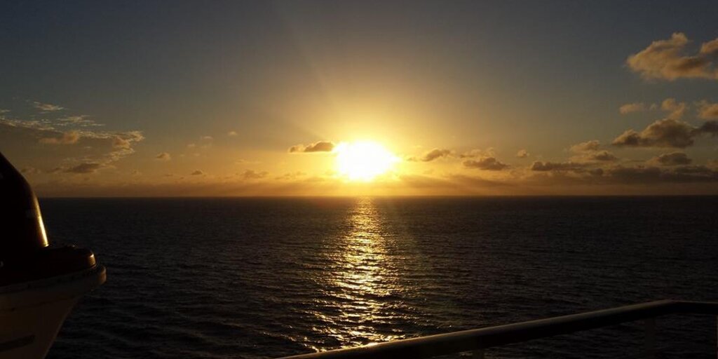 Free: How To Sustain The Light When Surrounded With Negativity. Banner