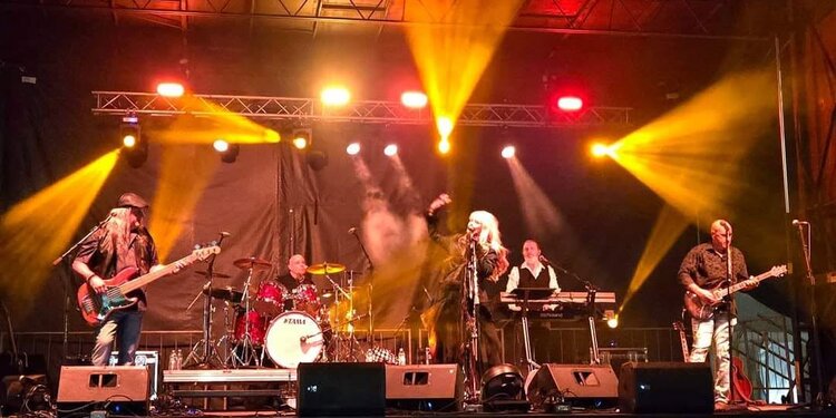 Sundays on the Green - White Winged Dove