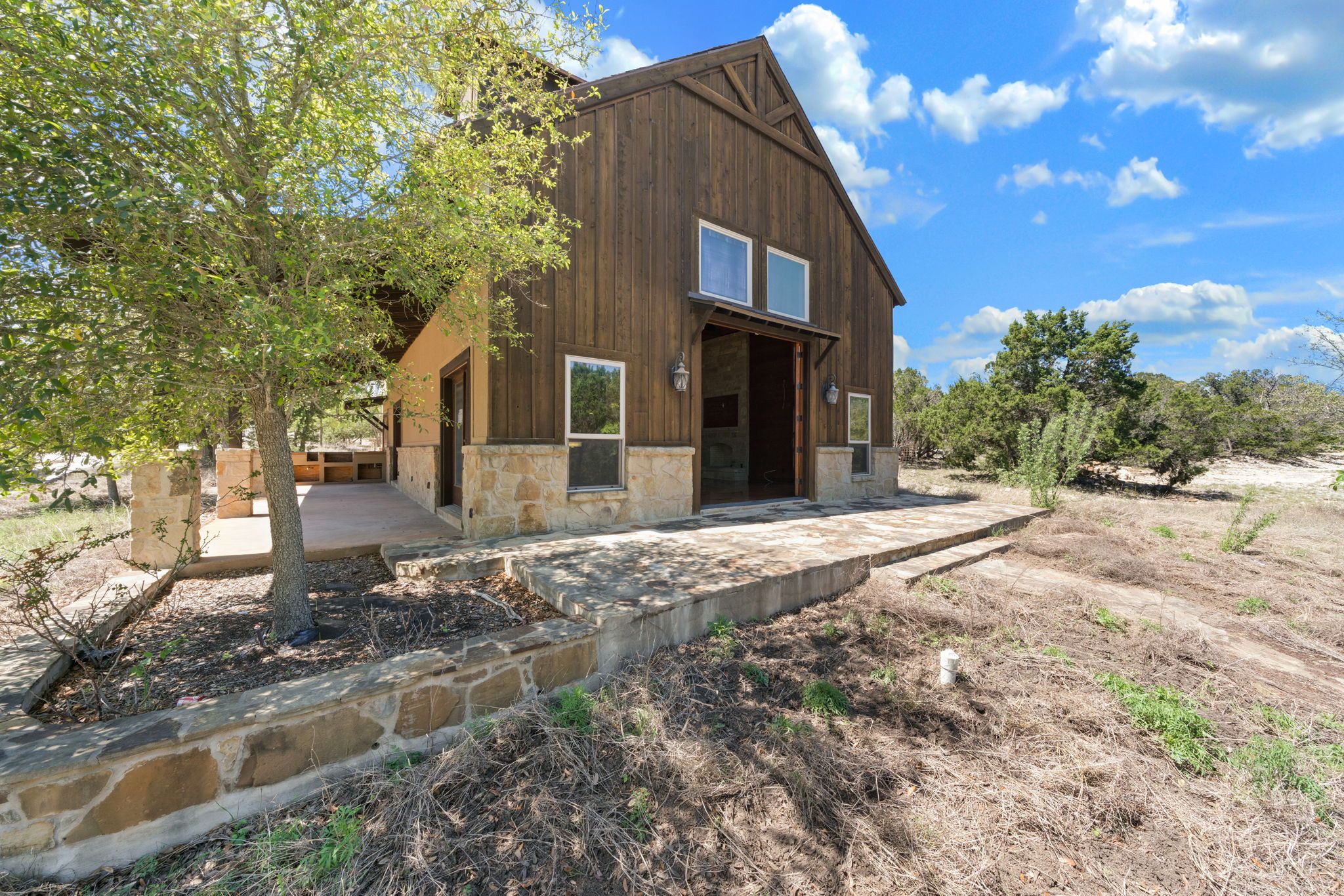 Online Auction Single Family Home, 22235 Scenic Loop Rd, San Antonio