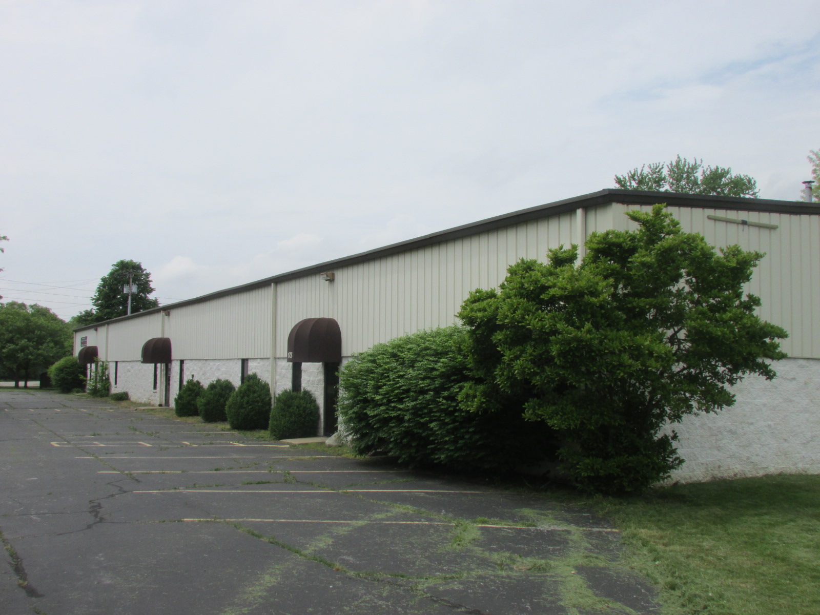 12,000± SF Warehouse in Brookville, Ohio - Key Auctioneers