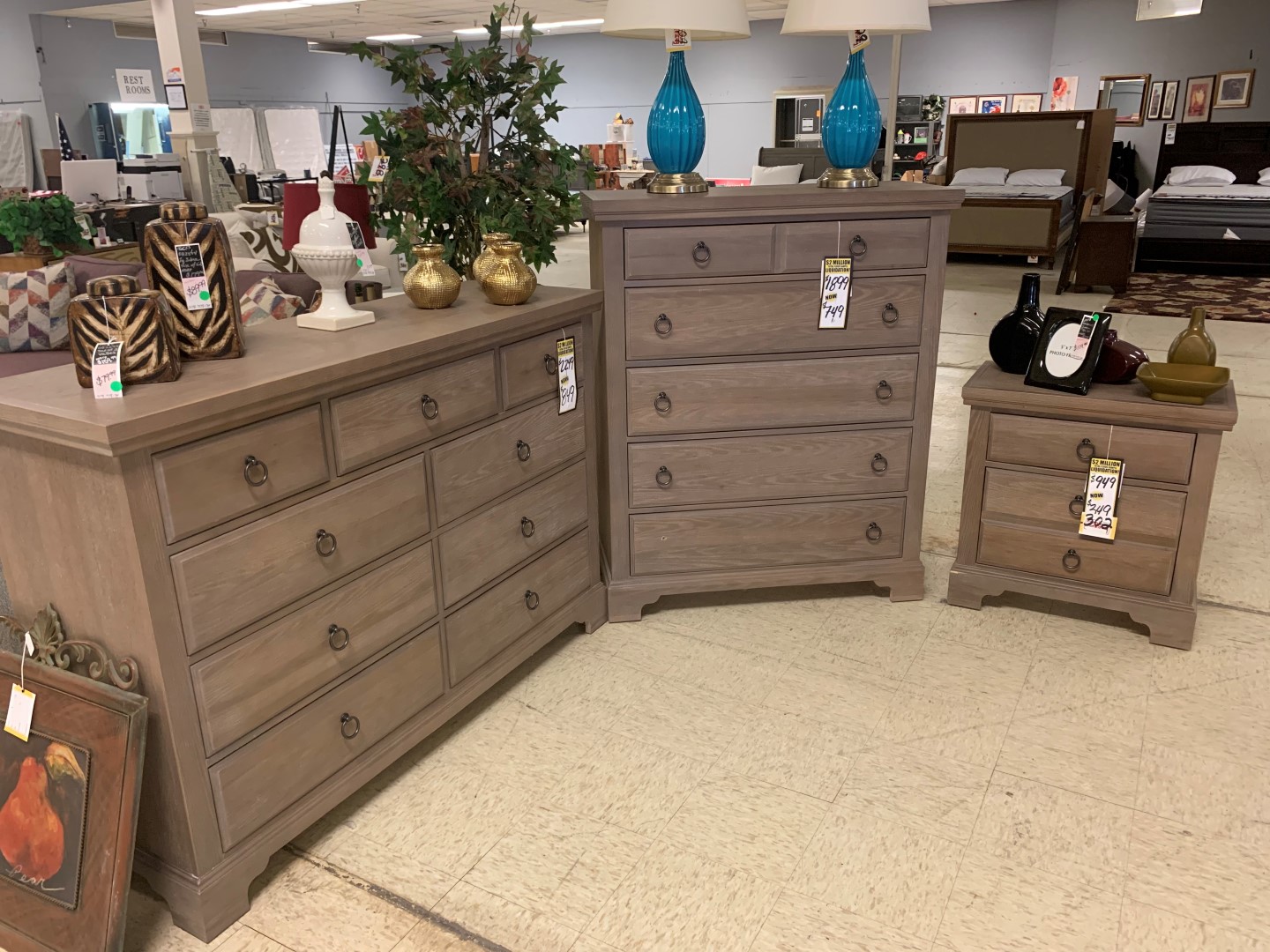 Furniture Store Showroom Online Auction in Indianapolis, IN Key