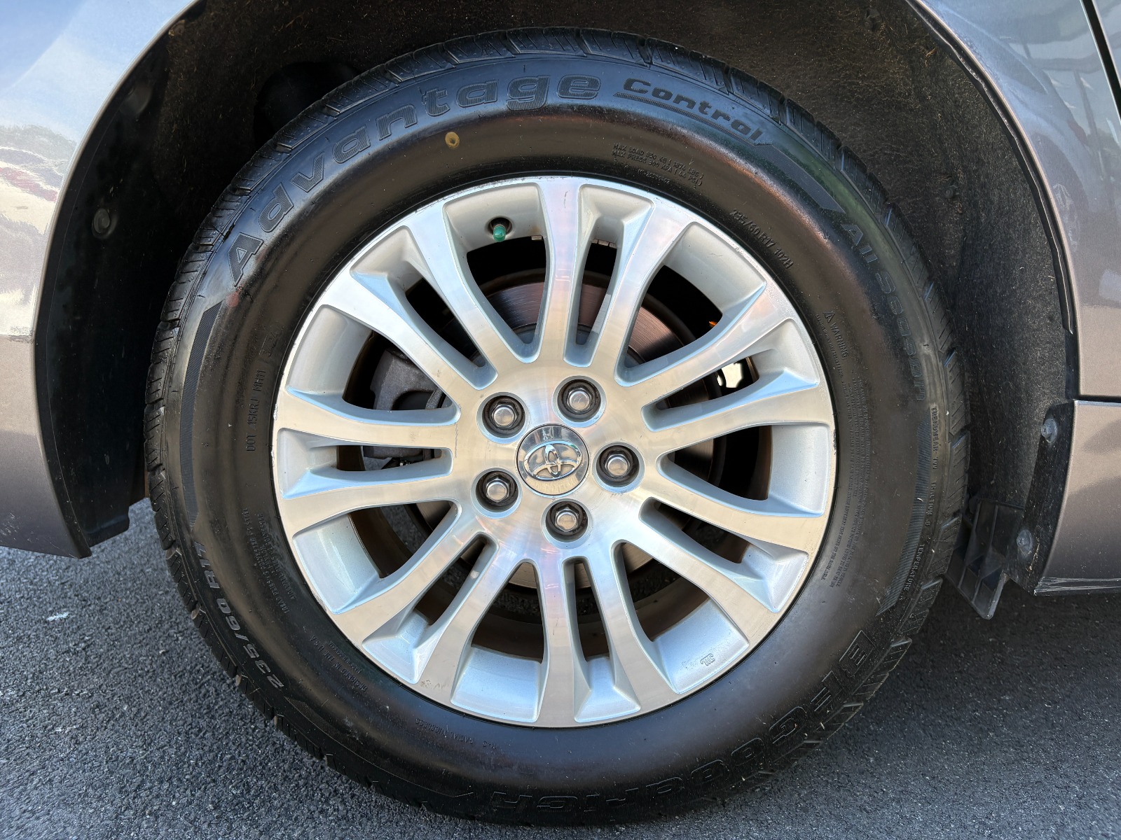 2016 Toyota Sienna 12