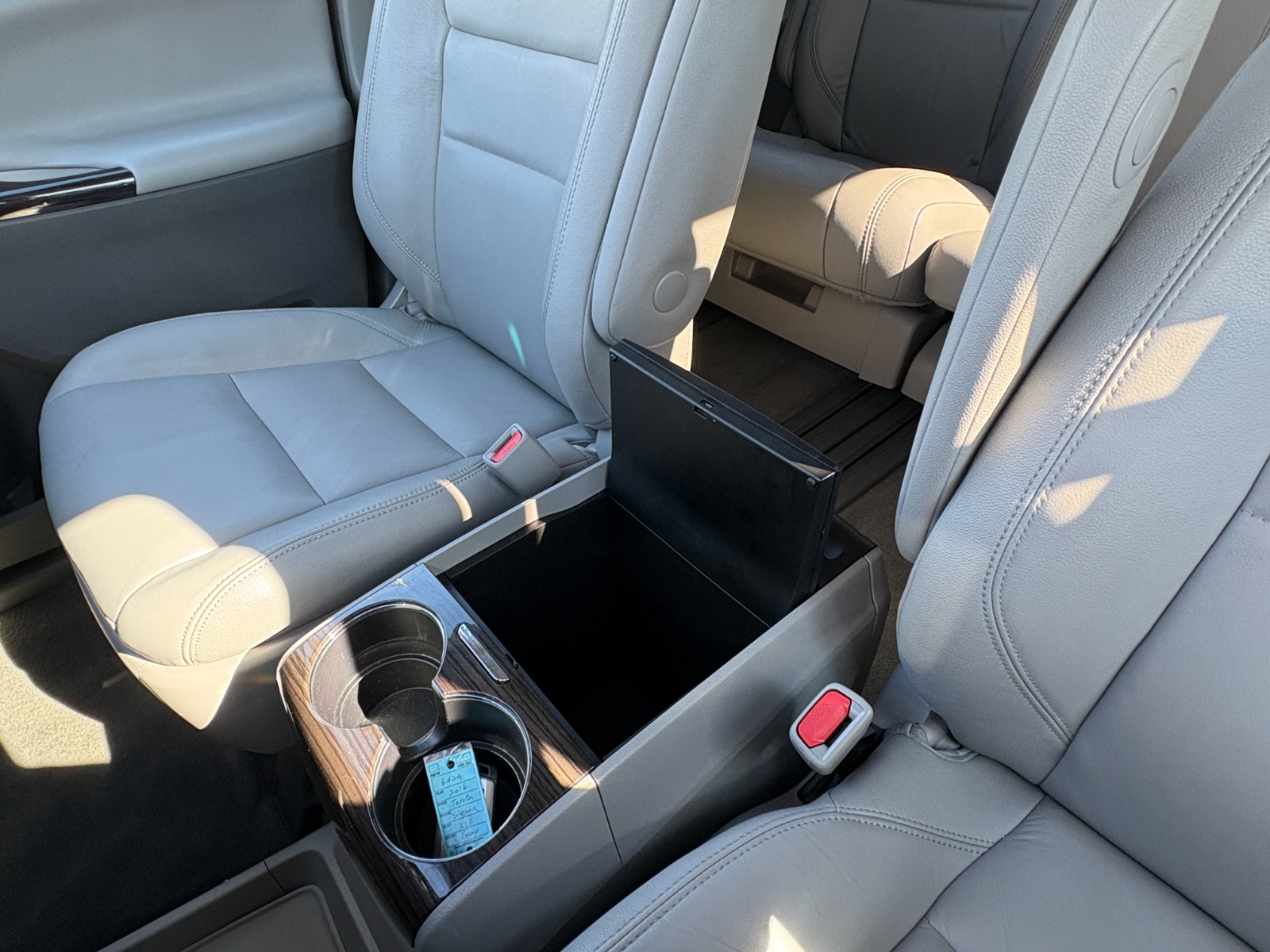 2016 Toyota Sienna 50