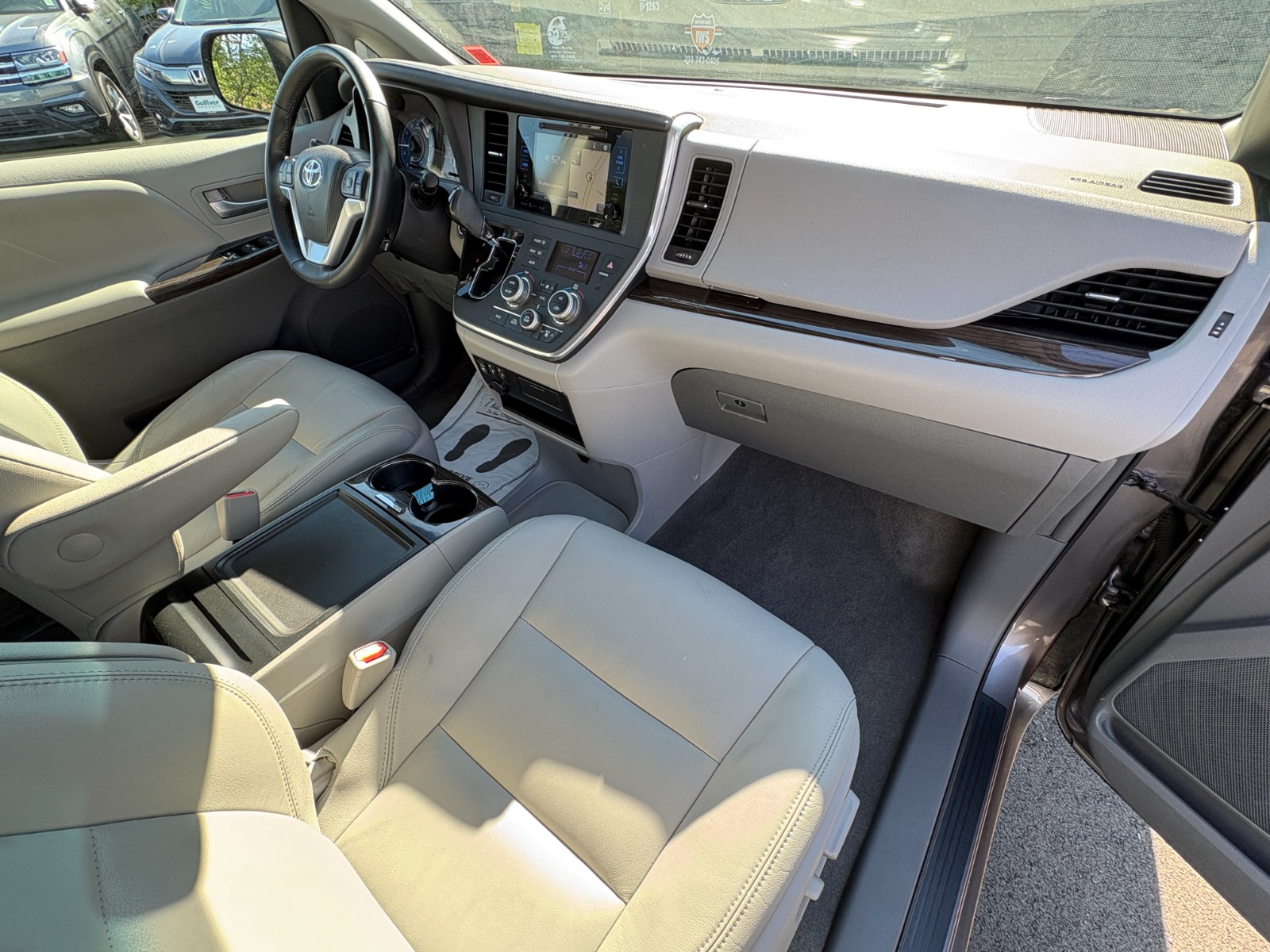 2016 Toyota Sienna 21