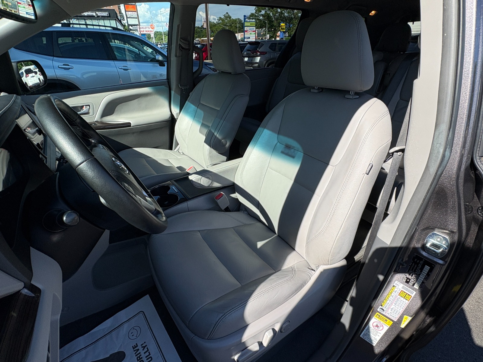 2016 Toyota Sienna 18
