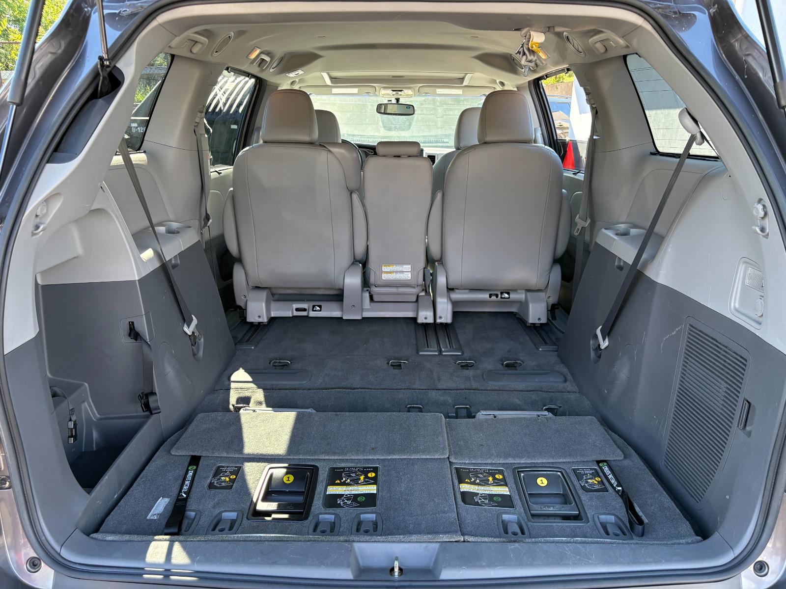 2016 Toyota Sienna 28