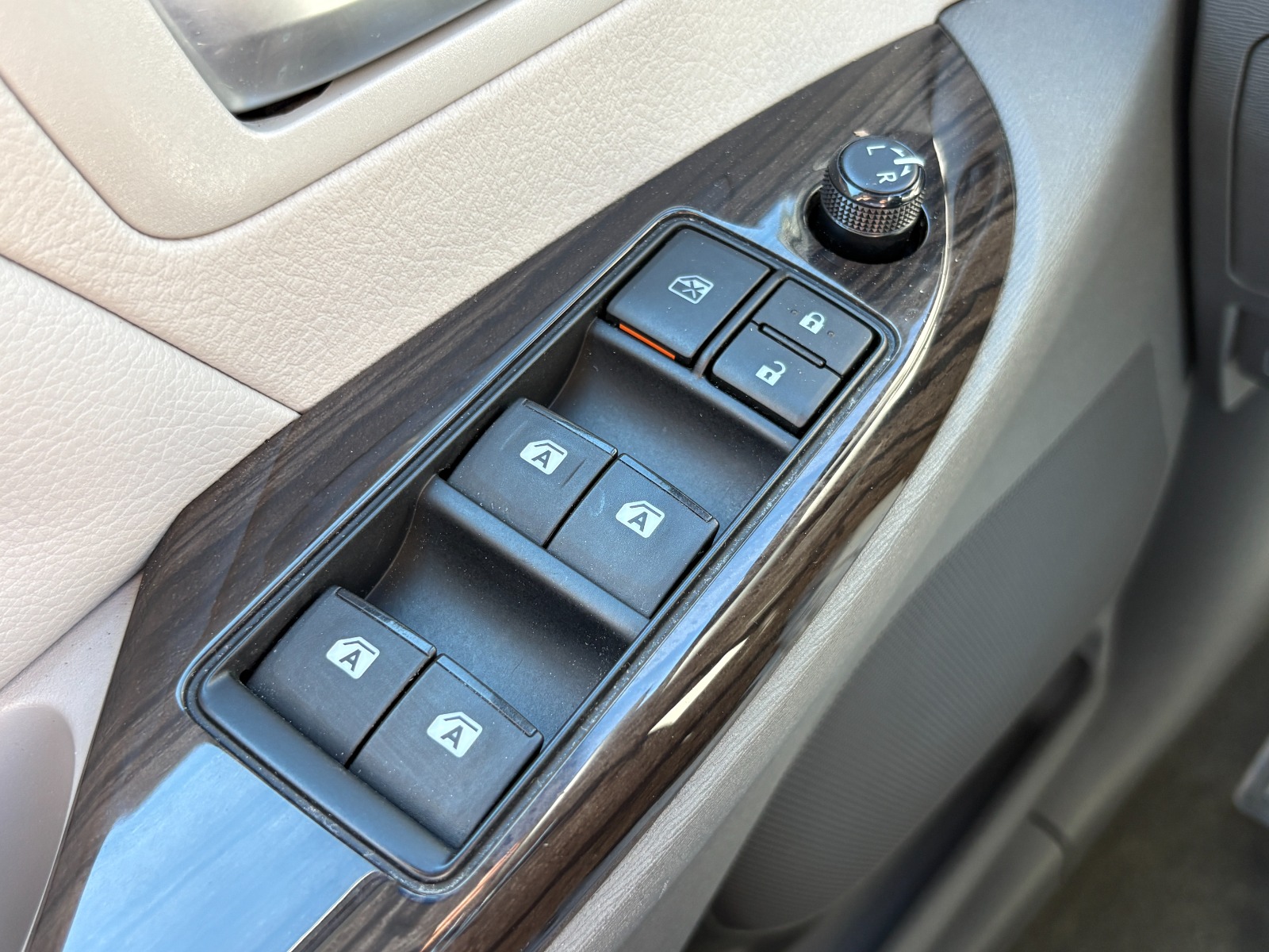 2016 Toyota Sienna 45
