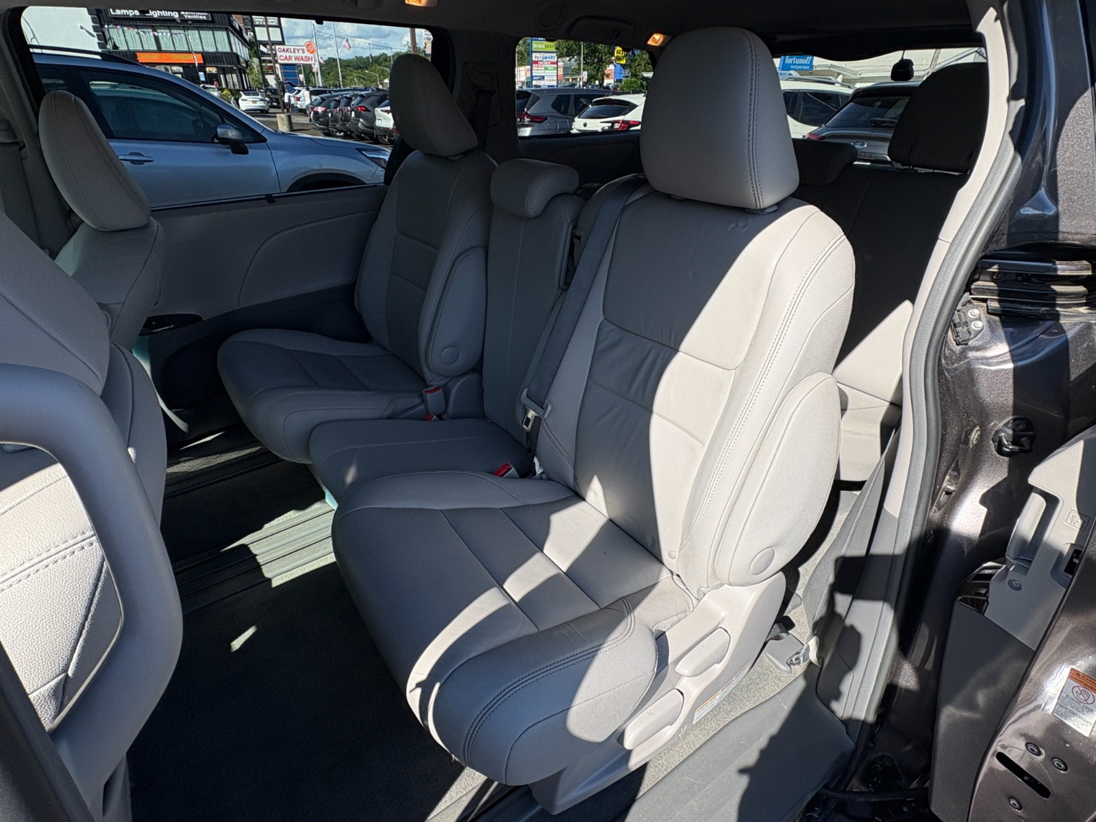 2016 Toyota Sienna 19
