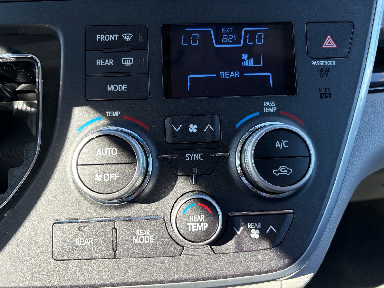 2016 Toyota Sienna 34