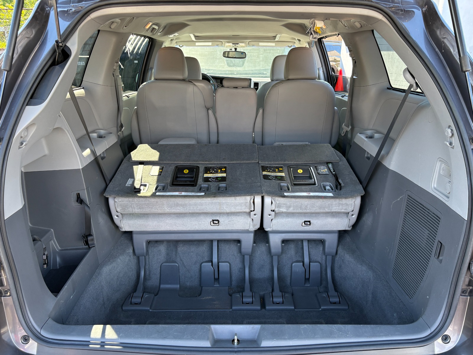 2016 Toyota Sienna 27