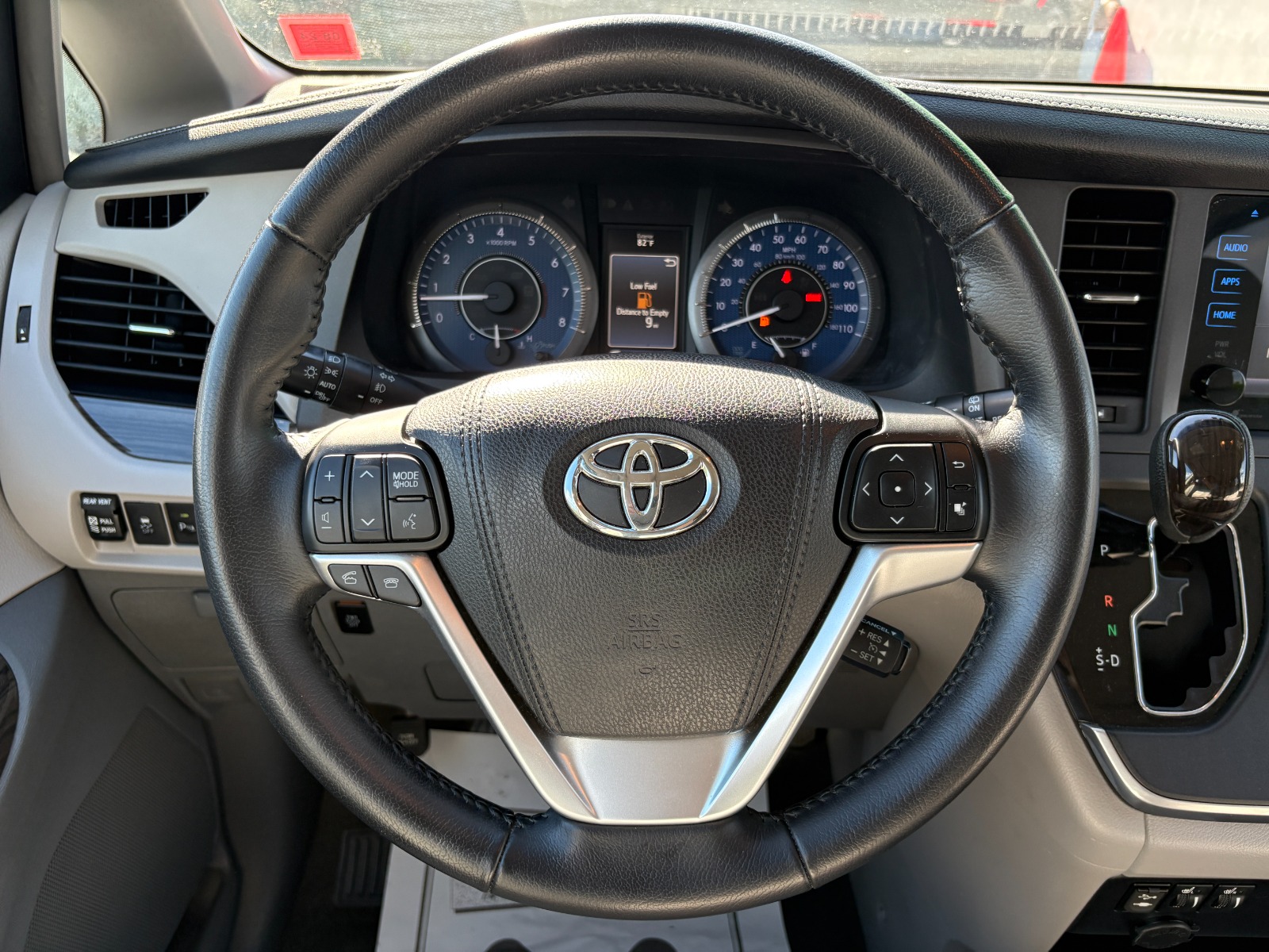 2016 Toyota Sienna 16