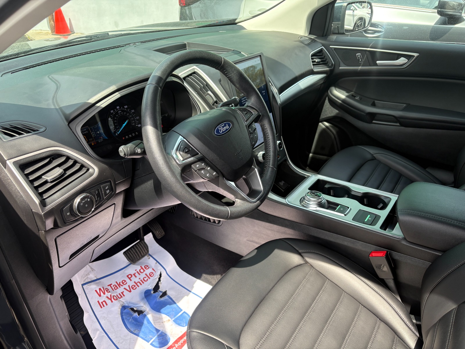 2022 Ford Edge SEL - Photo 17