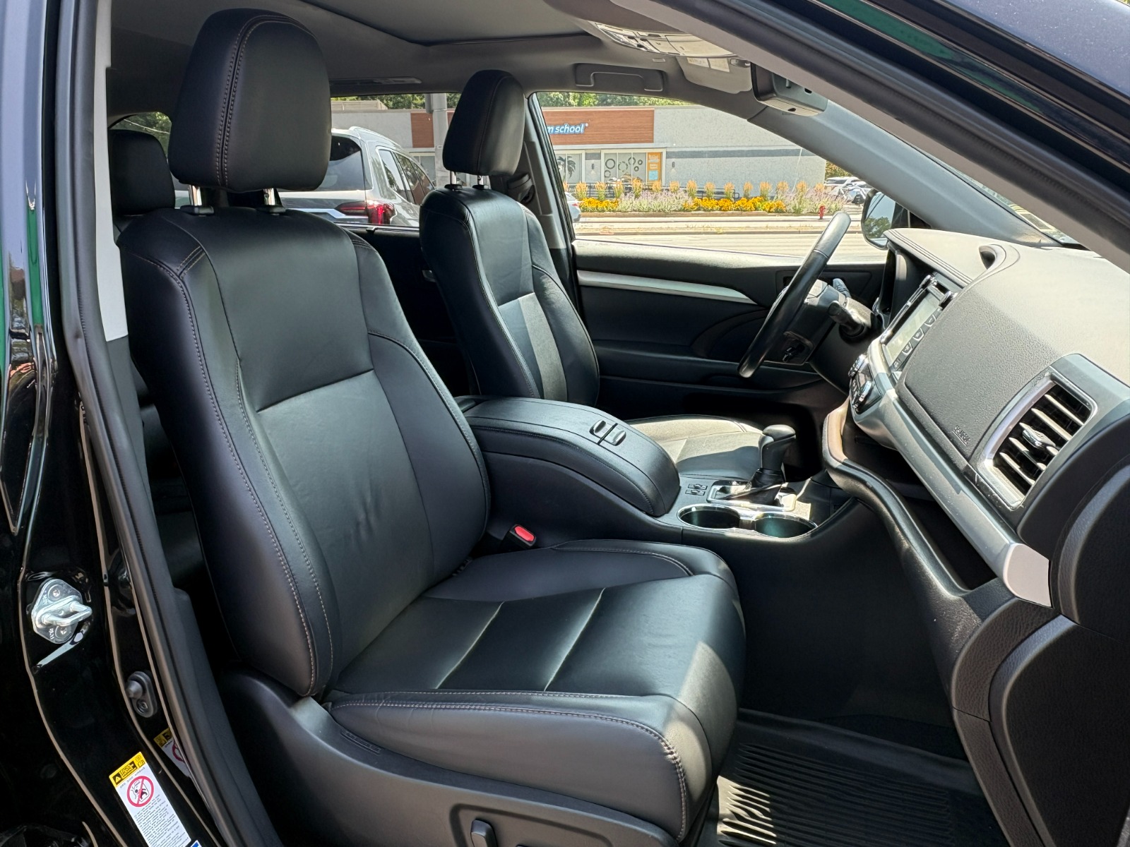 2019 Toyota Highlander XLE - Photo 17