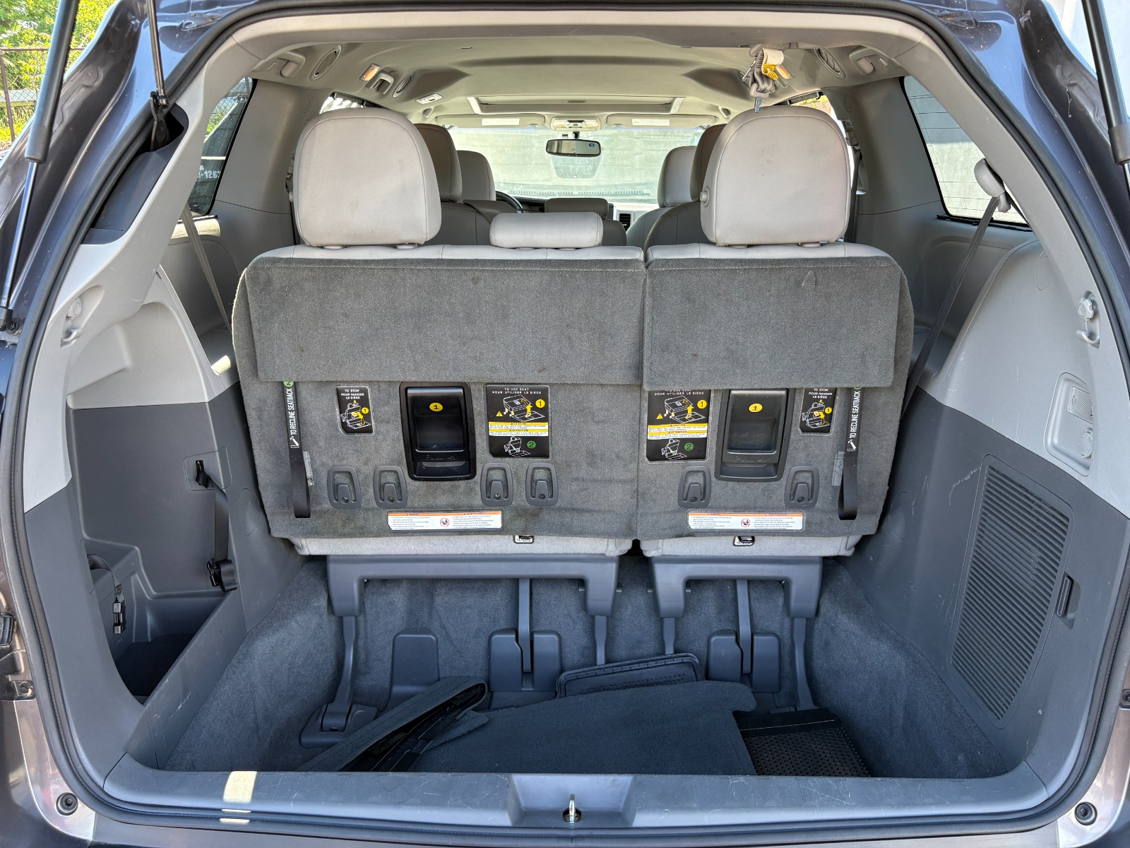 2016 Toyota Sienna 25