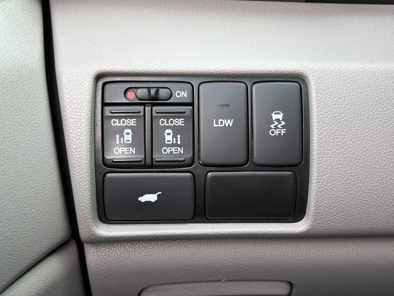 2016 Honda Odyssey 42