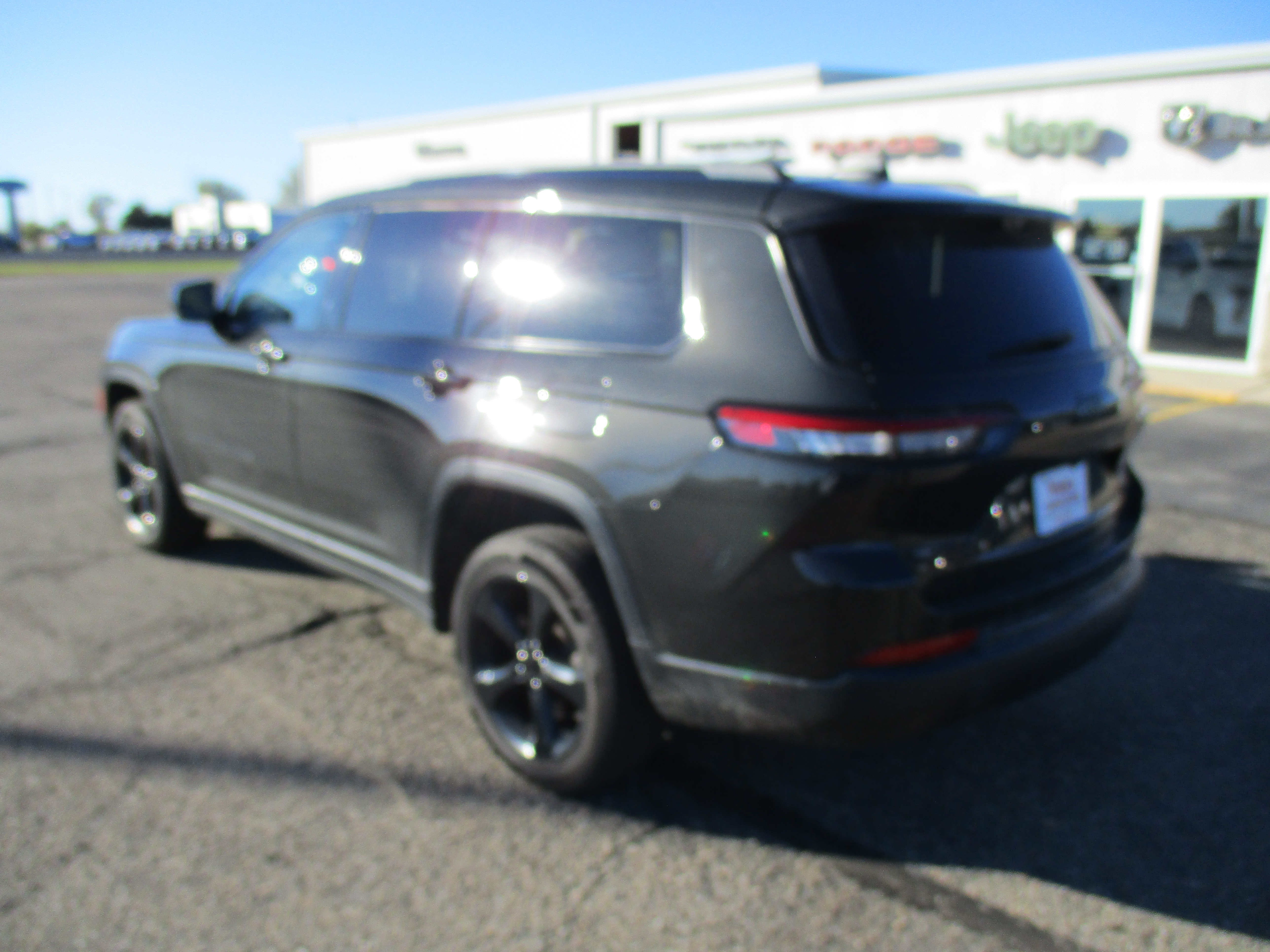 Used 2023 BROWN Jeep Limited image 4