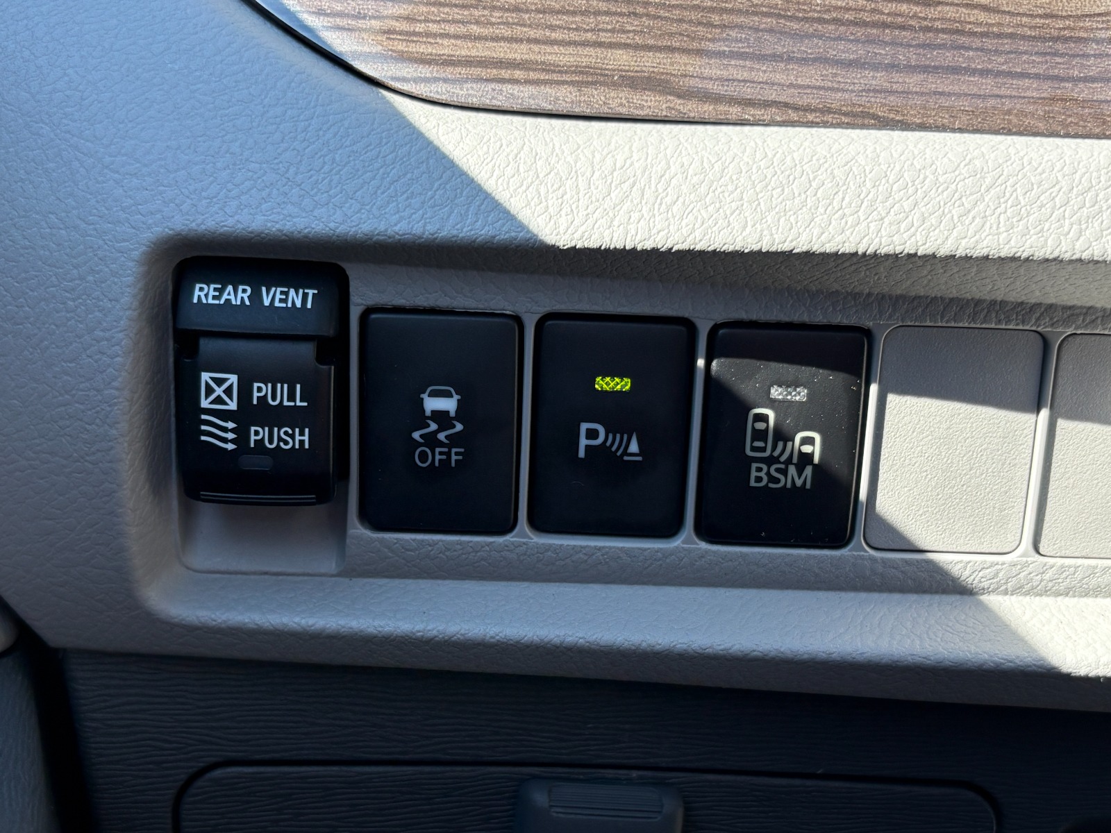 2016 Toyota Sienna 44