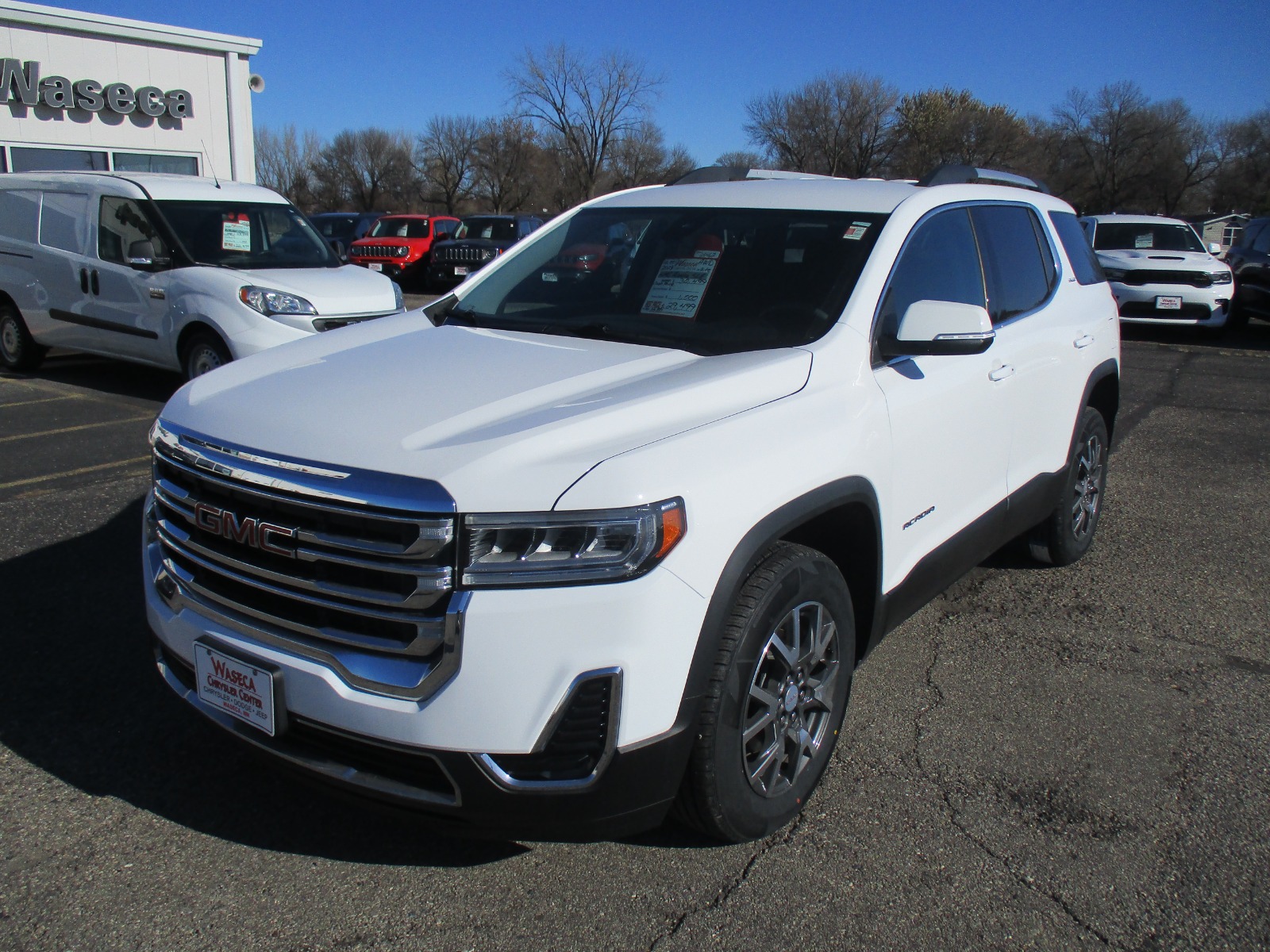 2023 GMC Acadia SLE's photo